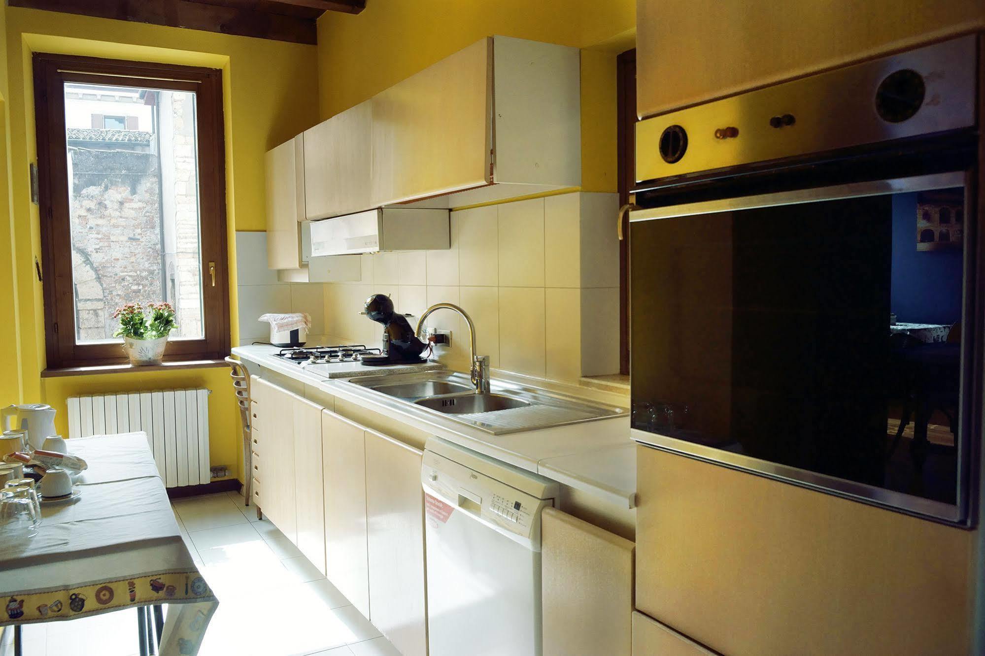 Romeo'S Guest House Verona Exterior photo